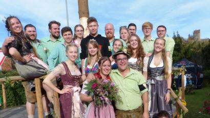 Bild: jp
Strahlten mit der Sonne um die Wette: die Pfaffenhöfer Kirwaleit mit dem Oberkirwapaar Wastl und Anika und den Allersburger Musikanten.