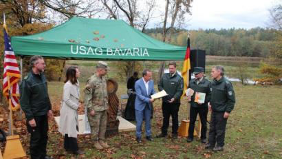 Bild: sne
Umweltminister Thorsten Glauber durfte die Urkunden an sieben Projektpartner überreichen.