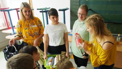 Bild: arw
Studierende lernen mit den Schülern der St.-Felix-Schule die Nachhaltigkeit