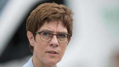 Bild: Sebastian Kahnert/zb/dpa
Verteidigungsministerin Annegret Kramp-Karrenbauer wirbt für einen Einsatz in Syrien.