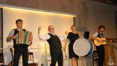 Bild: pop
Bestens in Form zeigte sich die Couplet AG mit ihrem Jubiläumsprogramm in Schmidmühlen.
