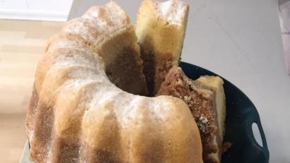 Bild: Bundespolizeiinspektion Waidhaus
Bundespolizeifahnder beschlagnahmten diesen Kuchen bei zwei Tschechen, weil er nicht nach Zimt roch, sondern nach Marihuana.