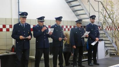 Bild: jma
Bevor die Kameraden der Pressather Feuerwehr die Patenschaft annehmen, müssen die Bittsteller der Feuerwehr Feilersdorf-Grub-Bärnwinkel zuerst einmal einige Aufgaben erledigen.