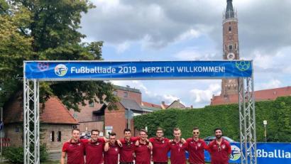 Bild: exb
Zum Turnier nach Landshut bei der Fußballiade sind nicht nur Alexander Brandl und Fabian Vlad gefahren, sondern gleich die ganze Fußballmannschaft des ATSV Pirkensee-Ponholz.