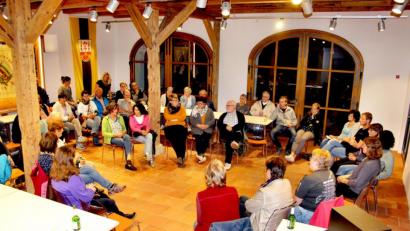 Bild: ds
Die Reduzierung des Pestizideinsatzes in der Landwirtschaft und in den Hausgärten führte nach der Filmvorführung zu einer engagierten Diskussion im Gemeindestadel.