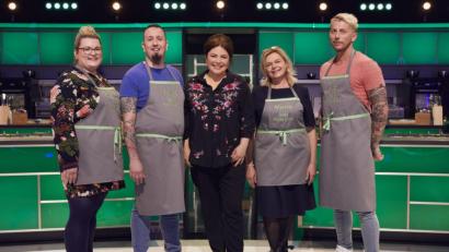 Bild: SAT.1/Benedikt Müller
Maria Frank (Zweite von rechts) mit ihrem Team um Profi-Köchin Maria Groß (Mitte). Die Pullenreutherin ist zu sehen bei "The Taste" – immer mittwochs, 20.15 Uhr, in Sat.1.