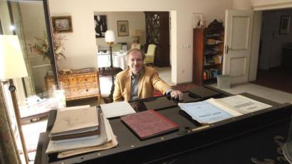 Bild: Rudof Hirsch
Pianist Stefan Mickisch feiert sein 50-jähriges Bühnenjubiläum mit eigenen Festspielen in seinem Haus in Schwandorf-Kronstetten.