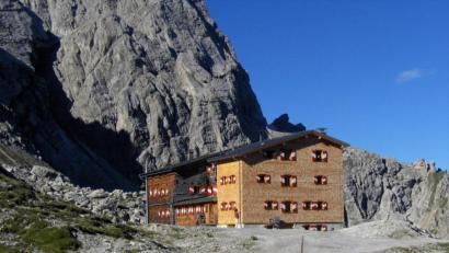 Bild: hä
Die Karlsbader Hütte liegt auf 2260 Meter Höhe und rückt am Samstag mit in den Mittelpunkt der Sendung "9 Plätze, 9 Schätze".