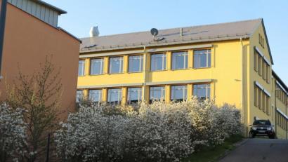 Bild: Hirsch
Die Grund- und Mittelschule Wackersdorf: Der klagende Rektor ist inzwischen pensioniert, der betroffene Schüler an einer anderen Schule angemeldet.