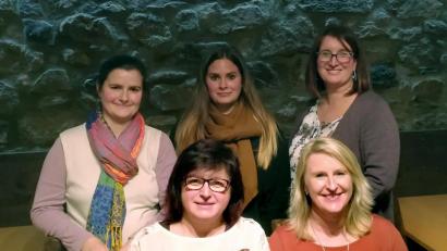 Bild: mef
Vorne von links Kindergartenleiterin Agnes Schwarzmeier, Vorsitzende Katja Buchner. Hinten von links: Stellvertretende Kassierin Carina Gmeiner, stellvertretende Kindergartenleiterin Svenja Horn und zweite Vorsitzende Susanne Gradl-Puttke.