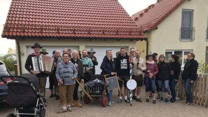 Bild: ld
Kirwa-Moidla und -Boum in Brand beim diesjährigen Umzug.