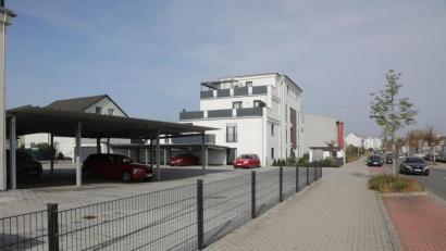 Bild: Wolfgang Steinbacher
Auch in der Bebauung an der Leimbergerstraße zeigt die strenge Stellplatzsatzung ihre Auswirkung. Die Bebauung fällt an einigen Stellen wesentlich „schlanker“ aus als ursprünglich vorgesehen. Das Wagnis Tiefgaragenbau scheuen manche Investoren.