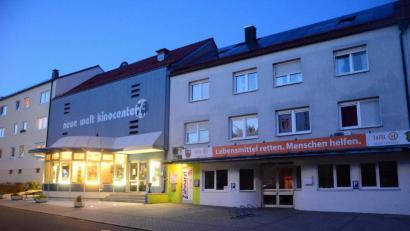 Bild: Kunz
Die Tafel ist ein wichtiger Bestandteil sozialer Betreuung. Aber Anwohner bedauern, dass der Vormieter Edeka-Markt nicht ersetzt wurde. Benjamin Zeitler will Gas geben, um die Kinolandschaft in Weiden zu erweitern.