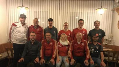 Bild: exb
Die Führungsmannschaft der „Stiftland Bazis“ mit (hinten von links) Christoph Mayer, Jürgen Preisinger, Rainer Löw, Wolfgang Schön, Moritz Härtl und Michael Helgert sowie (vorne von links) Andreas Schuller, Georg Strickner, Anna-Lena Mayer, Markus Preisinger und Matthias Rübl. Im Bild fehlen Tobias Schedl, Lukas Strickner und Michael Preisinger.