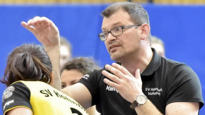 Bild: Hubert Ziegler
Reinhard Schön, der Trainer des SV Hahnbach, warnt seine Volleyballerinnen vor dem Absteiger aus dem Allgäu.