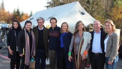 Bild: stg
August Diehl (4.v.l.) spielt die Hauptrolle in dem Film "PLAN A", der gerade in der Region gedreht wird. Produzentinnen sind Minu Barati (l.) und Skady Lis (2.v.l.)