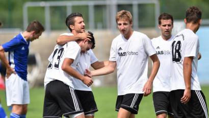 Bild: A. Schwarzmeier
Wann darf die SpVgg SV Weiden II wieder jubeln? Mit dem 2:1-Heimsieg Ende Juli startete die Wasserwerkelf seinerzeit eine Serie von sieben Siegen in Folge. Ein gutes Omen für das Rückspiel?