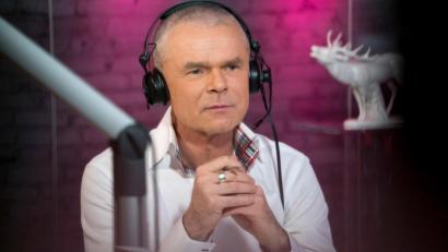 Bild: Klaus Görgen/WDR/dpa
Der WDR-Moderator Jürgen Domian in seiner letzten Sendung "Domian": Nach 21 Jahren als "Kummerkasten der Nation" hat sich WDR-Nachttalker Jürgen Domian 2016 von seinem Publikum verabschiedet - nun kommt er bald wieder zurück auf den Bildschirm.