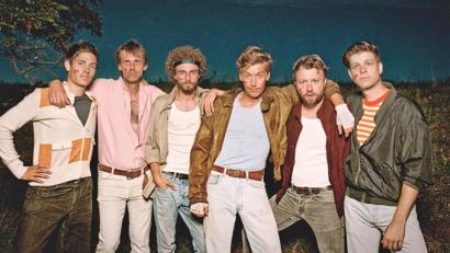 Bild: Rebecca Schwarzmeier
Die Combo "Pam Pam Ida" kommt am 31. Oktober nach Schwarzenfeld, mit derem kreativen Kopf Andreas Eckert (3. von rechts) hat sich die Kulturredaktion im Vorfeld unterhalten.