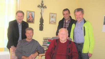Bild: tu
Josef Deglmann, Josef Rewitzter, Erwin Klotz, Horst Willax und Johann Walbrunn (von links) bei der Übergabe der Medaille.