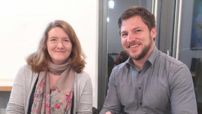 Bild: Hirsch
KJR-Vorsitzender Peter Neumeier (rechts) stellte die neue Medienberaterin des Bezirksjugendrings, Romina Nölp (llinks), vor.