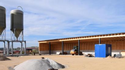 Bild: bö
Die Bevölkerung des Marktes Schmidmühlen ist mit einem Tag der offenen Tür zur Bauhofeinweihung am Sonntag, 24. November, um 14 Uhr eingeladen.