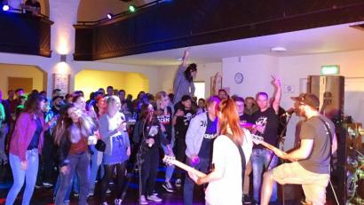 Bild: Francesco Trubiano/exb
Beim "Punkrock-Hometown" in der Stadthalle Waldsassen ging's am Samstagabend hoch her. Am kommenden Wochenende plant der Verein "Save the Scene" eine weitere Veranstaltung.