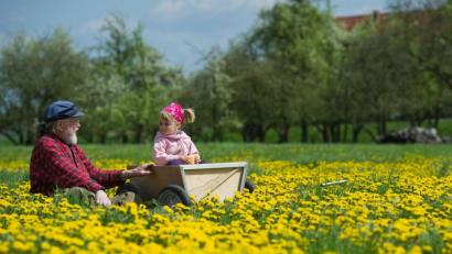 Symbolbild: Patrick Pleul/dpa
Mehr Zeit miteinander verbringen (Symbolbild): Das war eine Idee, die Teilnehmer des Kurses "Enkeltauglich leben" umgesetzt haben.