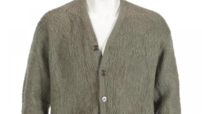 Bild: -
Eine Strickjacke des früheren Nirvana-Frontmanns Kurt Cobain (1967-1994) ist in New York für 334.000 Dollar (etwa 300 000 Euro) versteigert worden. Foto: Julien's Auctions/dpa