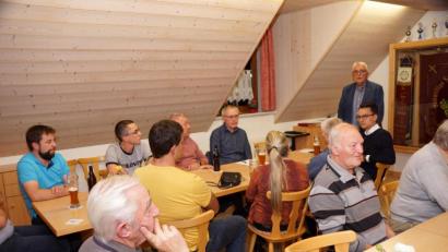 Bild: bkr
Mit den Bürgern im Gespräch, der CSU-Ortsverband Immenreuth. Zweiter Bürgermeister Josef Hecht stand Rede und Antwort, nahm Wünsche mit ins Rathaus.