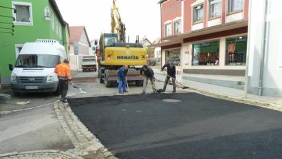 Bild: Portner
Ausbesserungsarbeiten in der Nabburger Straße waren der Grund für eine erneute Absperrung in der Altstadt. Ab Mittwoch soll es damit aber für heuer vorbei sein.