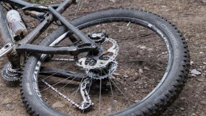Symbolbild: Marijan Murat
Einen sehr schmerzhaften Unfall mit seinem Mountainbike (Symbolbild) hatte ein Zwölfjähriger in Schnaittenbach: Bei einem Sturz brach ein Bremshebel und bohrte sich ins Bein des Radlers.