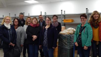 Bild: do
Tief beeindruckt zeigen sich Pfarrgemeinderäte und Mitglieder der Kirchenverwaltungen aus der Pfarreiengemeinschaft Speinshart/Schlammersdorf (Bild) von den Leistungen der Tafel Bayreuth und vom Einsatz der ehrenamtlichen Helfer.