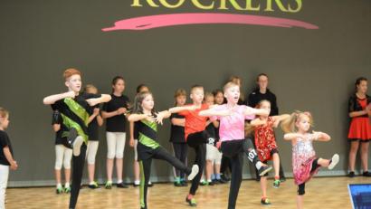 Bild: Andreas Brückmann
Eröffnet am Vormittag mit einem Breitensportturnier, zu dem der Tanznachwuchs aus der ganzen Nordbayerischen Region kam. 17 Paare in drei Startklassen stellten sich der Jury.