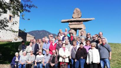 Bild: bk
Die Siedler vor dem Mountain Messner-Museum.