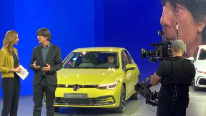 Bild: Michael Ascherl
Joachim Löw, Trainer der deutschen Fußballnationalmannschaft, war einer der Prominenten, die am Donnerstagabend in Wolfsburg den neuen VW Golf vorstellten.
