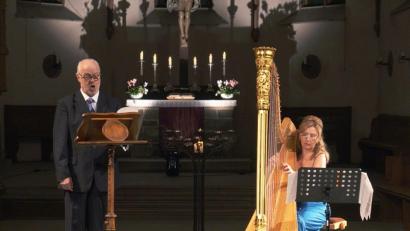 Bild: exb
Harfinistin Jana Boušková und Kammersänger Thomas Thomaschke (Bass) werden am 8. November in der Stadtpfarrkirche Werke von Smetana und Dvorak darbieten. Der Eintritt ist frei.