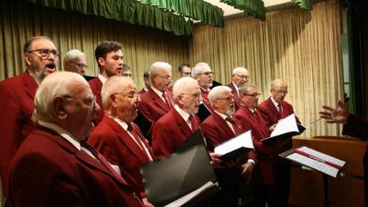 Bild: roh
Der Chor des MGV glänzte beim Festkommers mit hörenswerten Vorträgen und bewies seine Leistungsfähigkeit. Besondere Konzerte will der Gesang- und Orchesterverein Friedenfels seinem Publikum auch in Zukunft bieten.