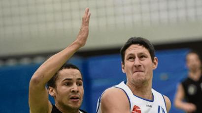 Bild: Alfred Schwarzmeier
Trainer Roman Lang kann im Spiel der Hamm Baskets in Kulmbach wieder auf Center Radek Jezek (rechts) bauen, dessen Sperre abgelaufen ist.