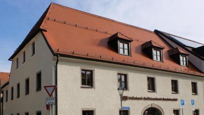 Bild: le
So präsentiert sich heute die frühere Gastwirtschaft „Zu den drei Königen". Dorthin zieht die Filiale der Volksbank-Raiffeisenbank Nordoberpfalz ein.