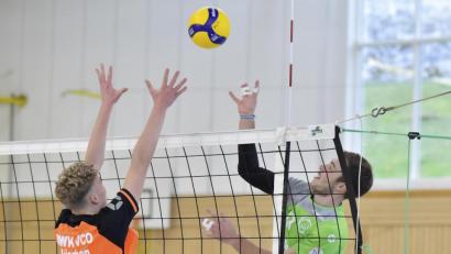 Bild: Ziegler
Zwei Top-Gegnern steht der VC Amberg in den nächsten beiden Heimspielen am Netz gegenüber. David Fecko, Paul Seidel (im Bild rechts) und Co. erwarten dieses Wochenende den Tabellendritten VC DJK München-Ost/Herrsching II, eine Woche später dann Spitzenreiter VGF Marktredwitz.