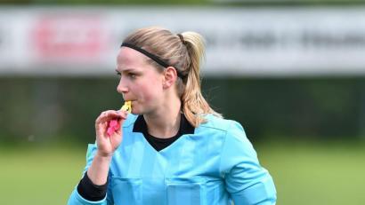 Bild: af
Schiedsrichterin Lisa Manner gibt auf dem Fußballplatz den Ton an.