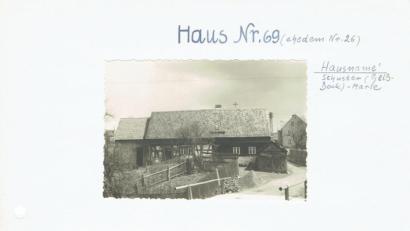 Archivbild: Archiv Neualbenreuth
Ein Foto des Hauses Nr. 69 der "Goaßbuack-Marie" aus dem "Häuserbuch der Rosa Jäger".