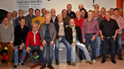 Bild: R. Kreuzer
31 ehemalige Bundesgrenzschützer treffen sich nach 45 Jahren wieder. Organisator ist Günther Six (sitzend, vorne).