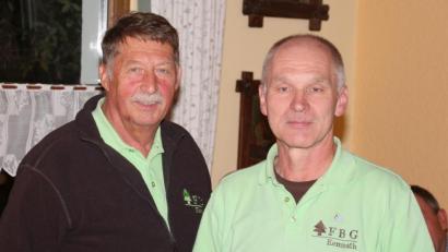 Bild: rpp
Erster Vorsitzender Josef Hösl (links) und Geschäftsführer Walter Ehlich informierten bei der Gebietsversammlung der Forstbetriebsgemeinschaft Kemnath die Waldbesitzer über die Situation bei der FBG, im Wald und am Holzmarkt.