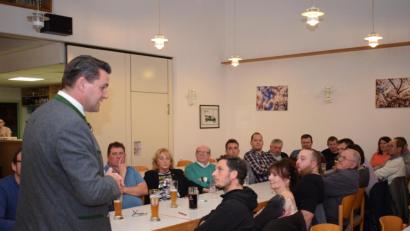 Bild: bnr
Mit den gesetzlichen Regularien der Kommunalwahl setzte sich Landrat Thomas Ebeling bei der Info-Veranstaltung des CSU-Ortsverbandes auseinander.