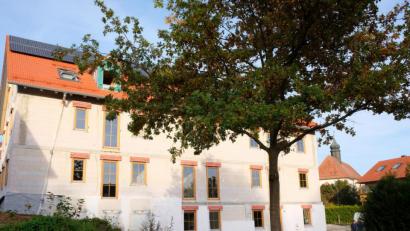 Bild: do
Größter Einzelposten im Haushalt 2019 ist das kommunale Wohnungsbauvorhaben mit neun Wohneinheiten. Für das knapp zwei Millionen Euro teure Hochbauprojekt rechnet die Gemeinde mit einer bayernweit einmaligen Förderung von 90 Prozent.