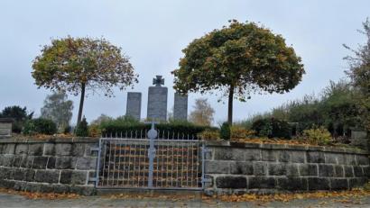 Bild: hl
Das Kriegerdenkmal im "neuen" Zustand.