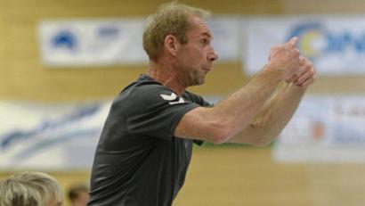 Bild: mhs
Immer in Aktion ist Karl Söllner bei den Spielen seiner Mannschaft. Der Coach der HSG Nabburg/Schwarzenfeld wird sicher auch am Samstag zur Höchstform auflaufen, wenn Spitzenreiter SG Naabtal kommt.