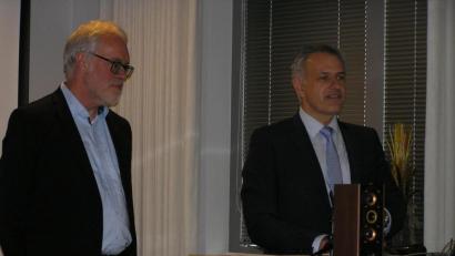 Bild: öt
Mitterteichs Bürgermeister und CSU-Landratskandidat Roland Grillmeier (rechts) begrüßte im Beisein von Martin Weiß, dem Vorsitzenden der Geschäftsführung des Sozialteams, zahlreiche Zuhörer.